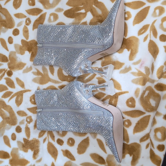 STEVE MADDEN Elegant Silver Women's Boots - Picture 2 of 7